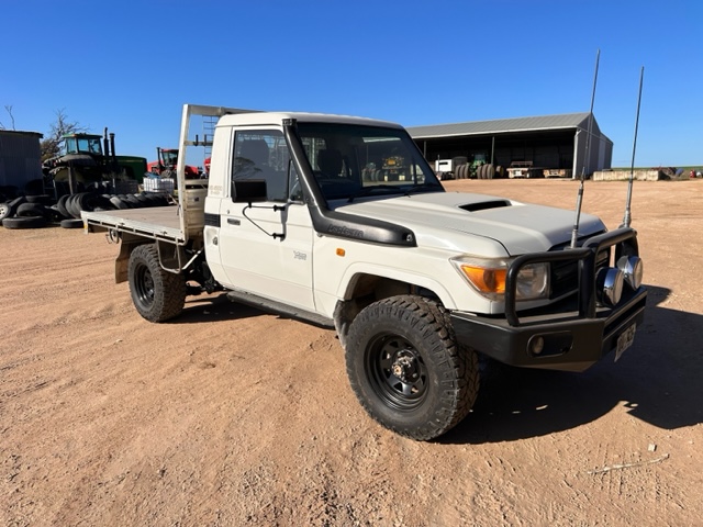2007 V8 LandCruiser Ute 2